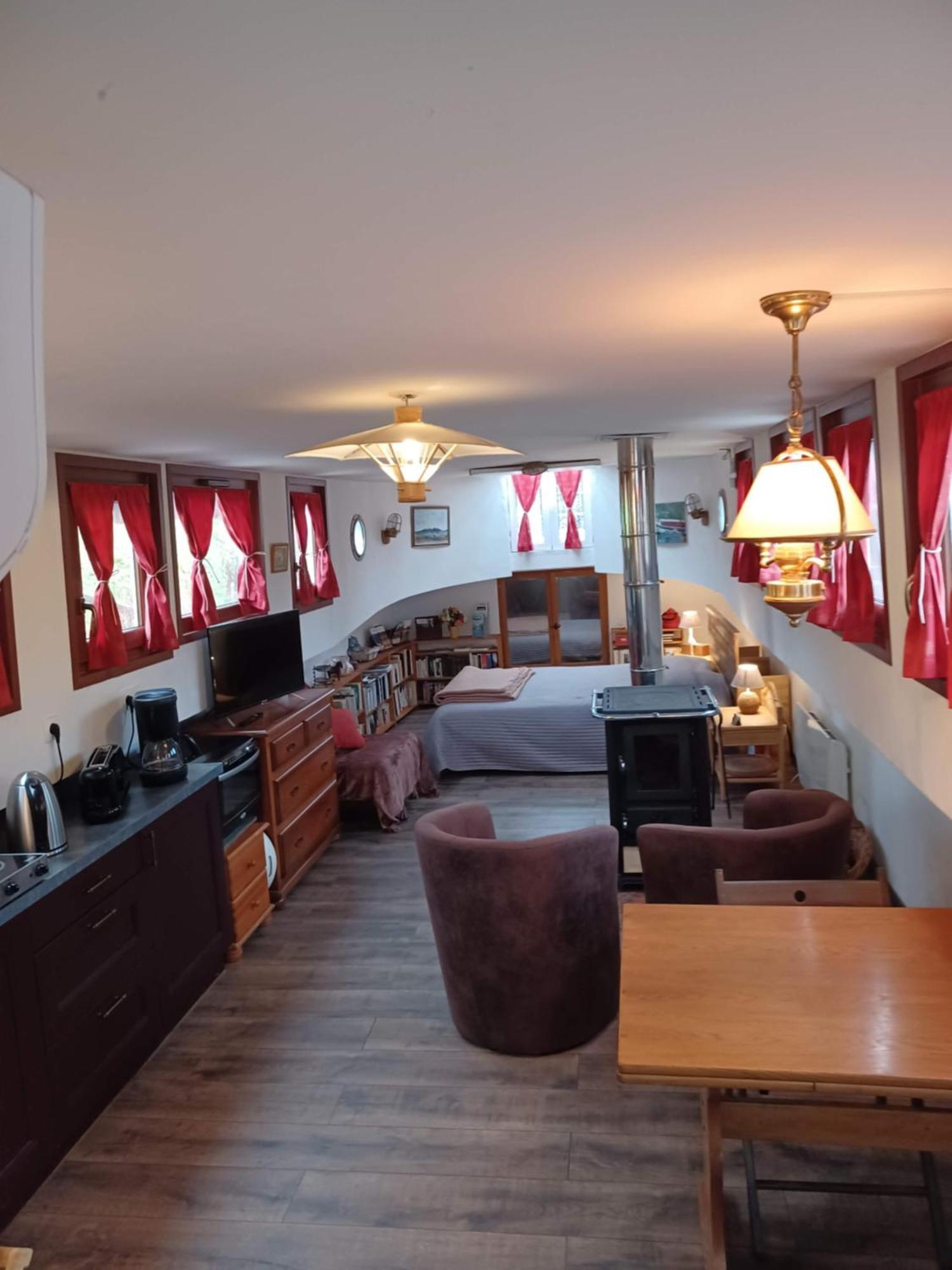Sur La Somme A Bord De La Peniche Arche De Noe Hotel Pont-Rémy Eksteriør billede