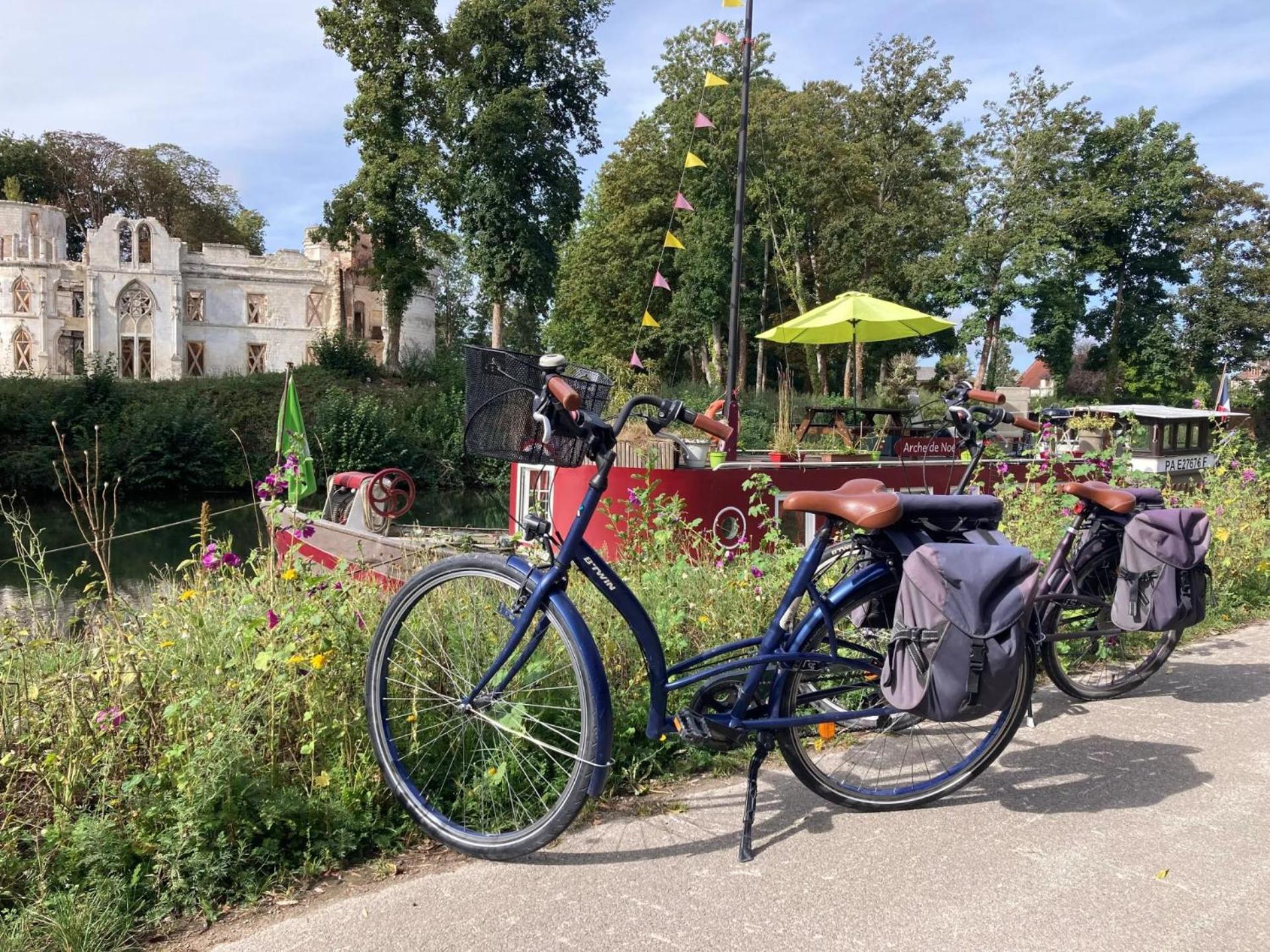 Sur La Somme A Bord De La Peniche Arche De Noe Hotel Pont-Rémy Eksteriør billede